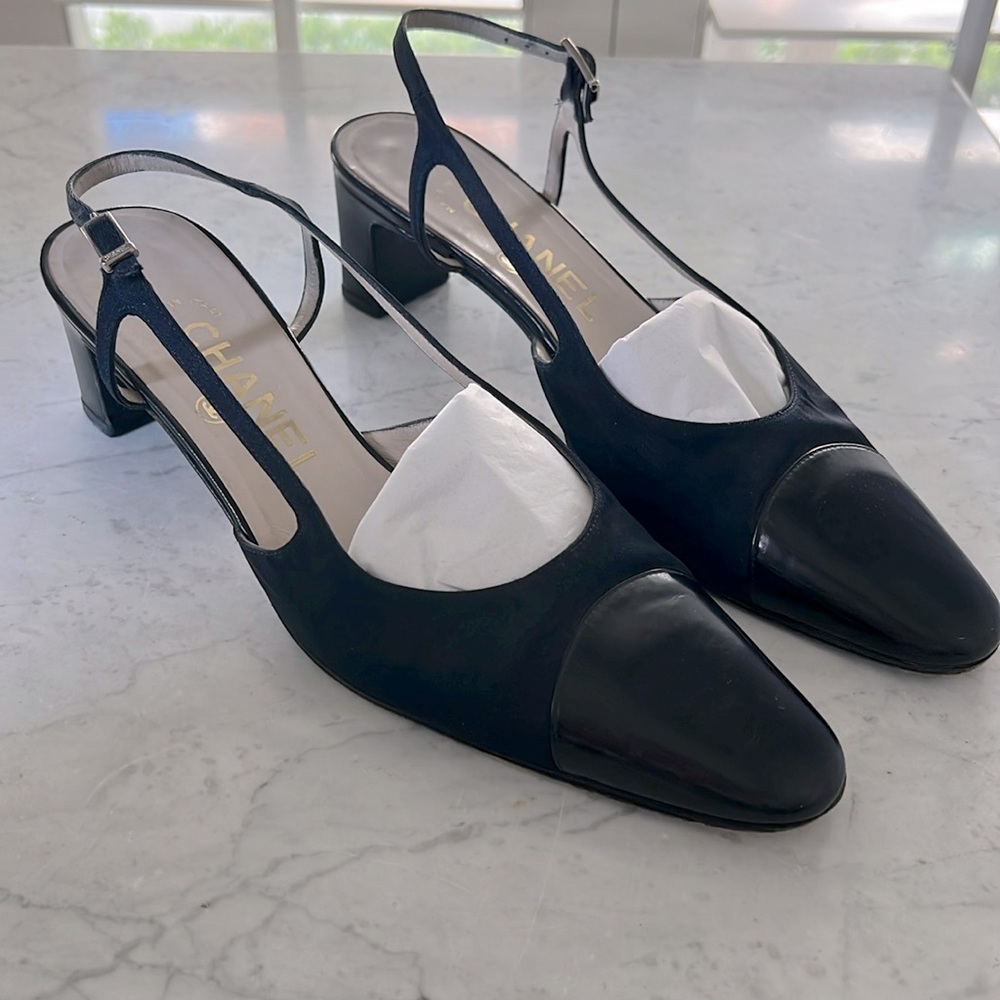 CHANEL Authentic Navy & Black Cap Toe Slingback Heels 36.5